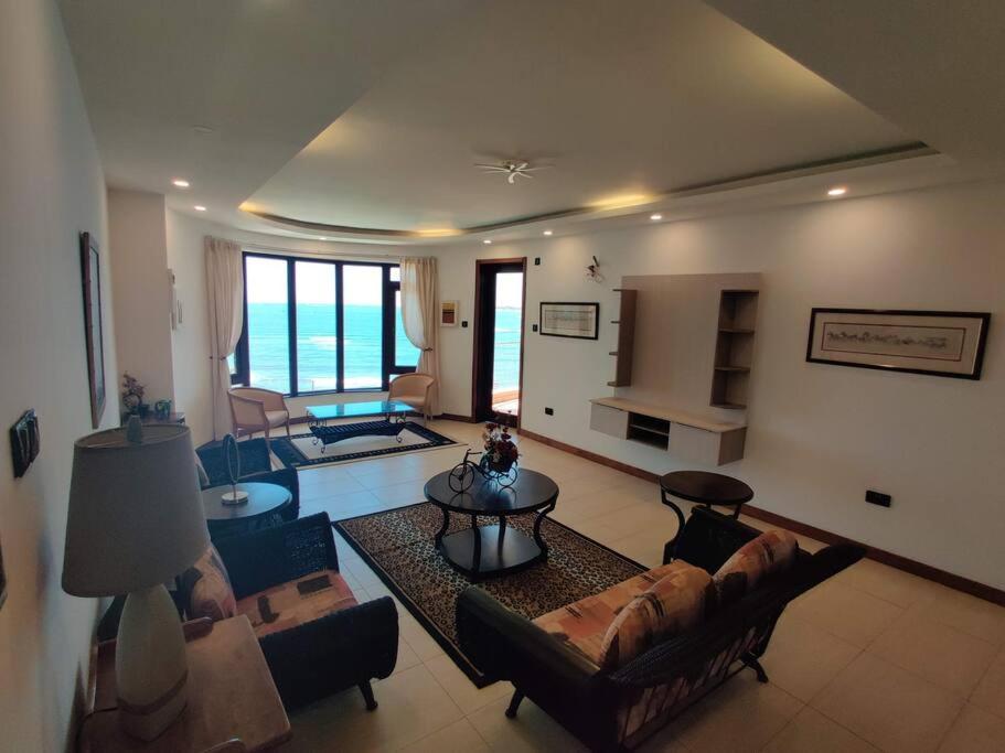 Point Apartment *