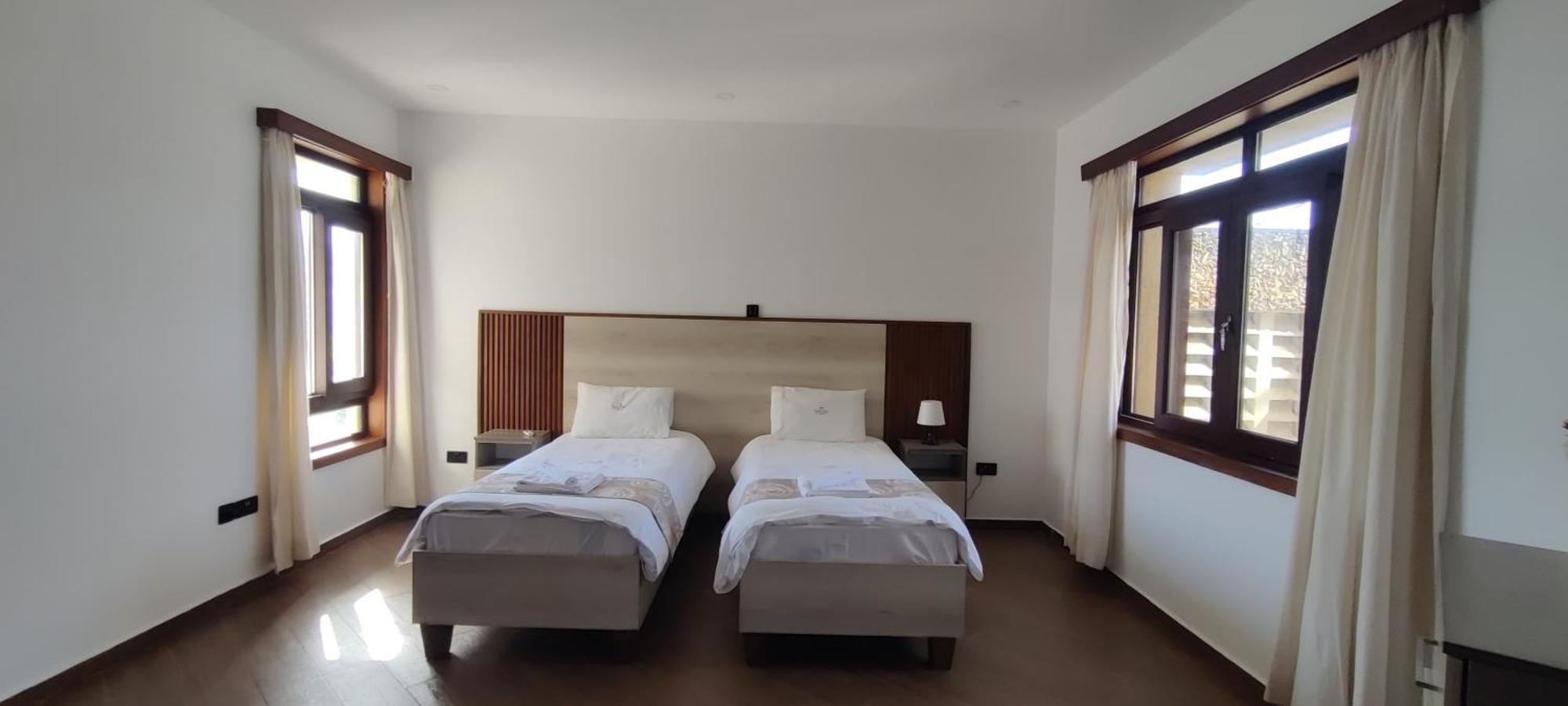 Point Apartment *