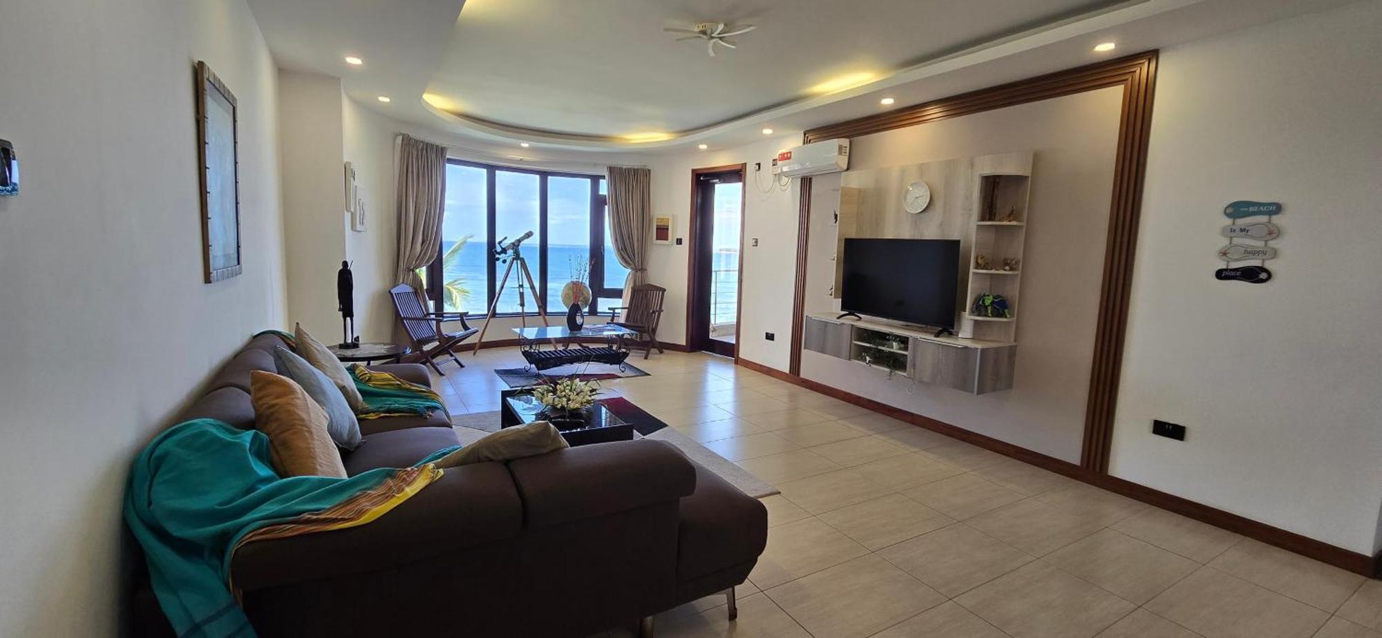 Point Apartment *